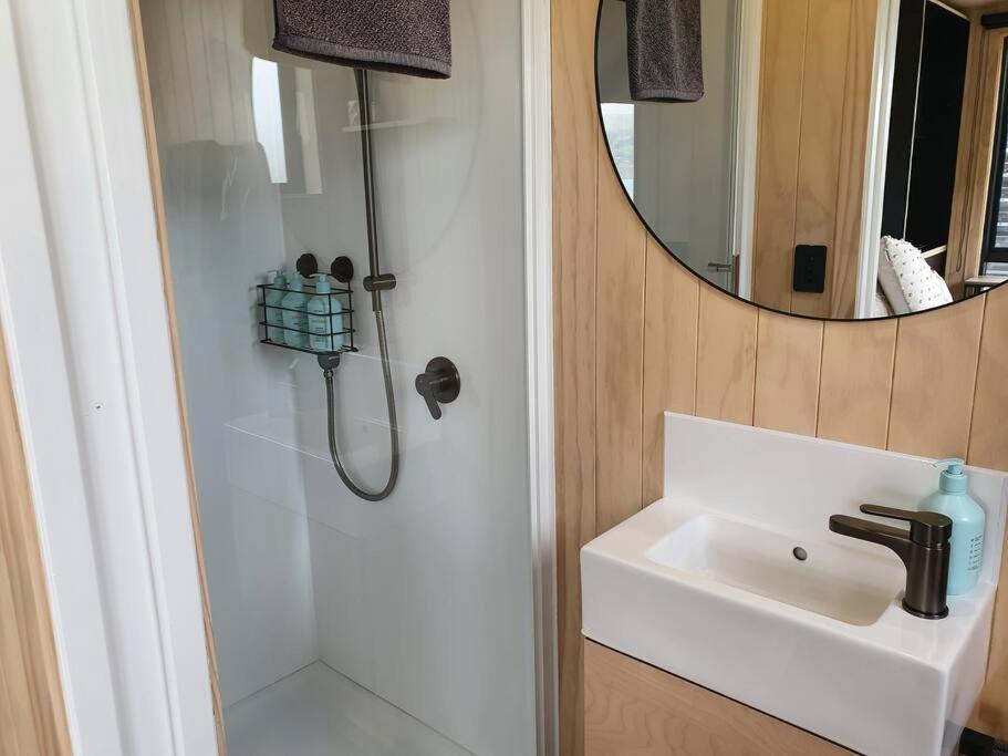 Cass Bay Retreat With Outdoor Bath Christchurch Apartment Lyttelton Ngoại thất bức ảnh